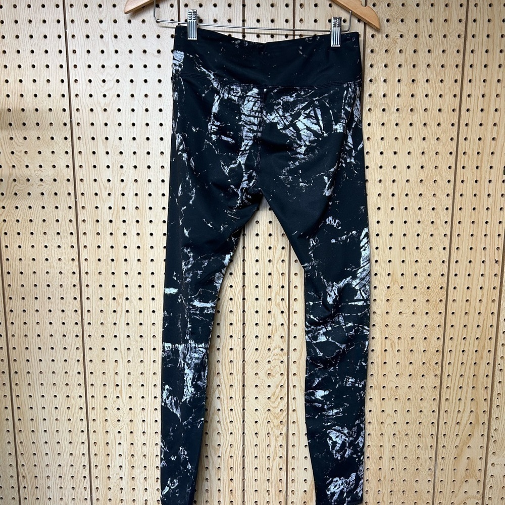 Alo Yoga Black & White Leggings - Picture 3 of 5
